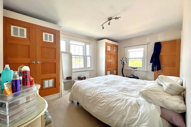 10, Hatch Close, Addlestone photo 5