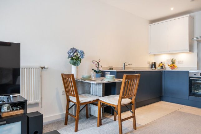 Flat Thirteen, Cushing House, Purley photo 3