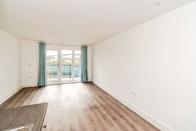 6 Elm House,, Thomas Blake Avenue, Hampshire photo 2