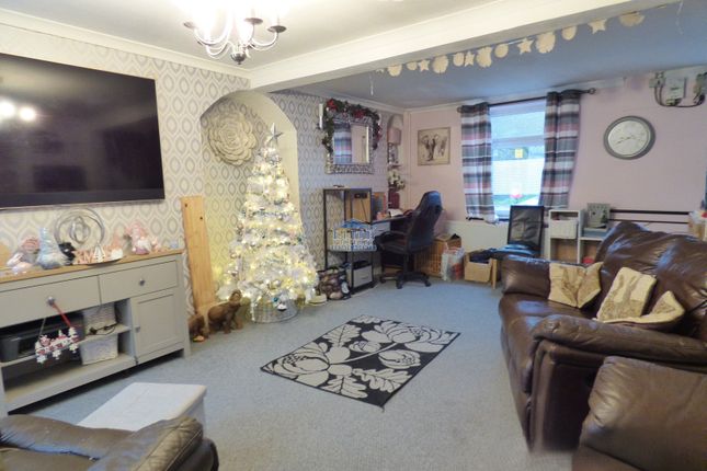 27, Fronwen Terrace, Ogmore Vale photo 3