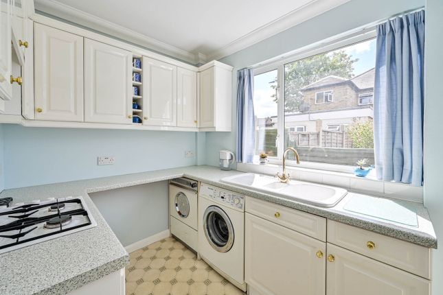Dickerage Lane, New Malden photo 4