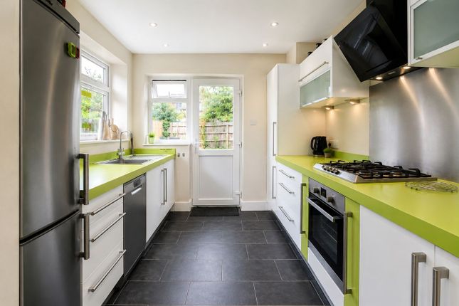 130, Gaston Way, Shepperton photo 3
