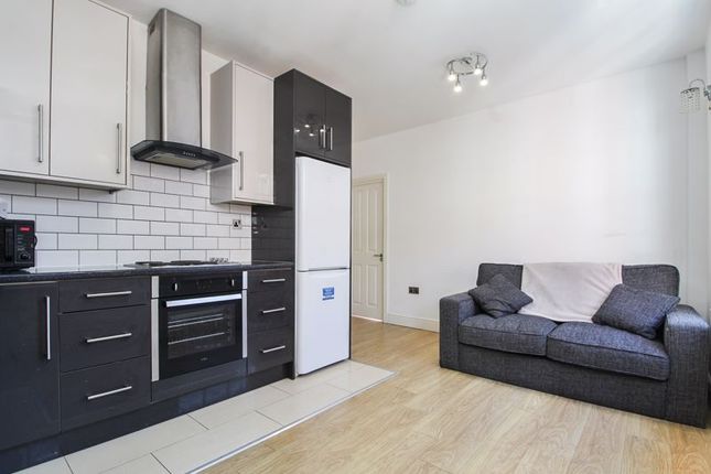 Flat 5, 19, The Crescent, Bedford photo 3