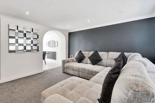 45 Cedar Drive, Edenbridge photo 3