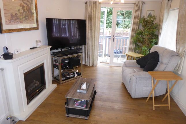60, Brookside Park, Hawley Lane, Farnborough photo 5