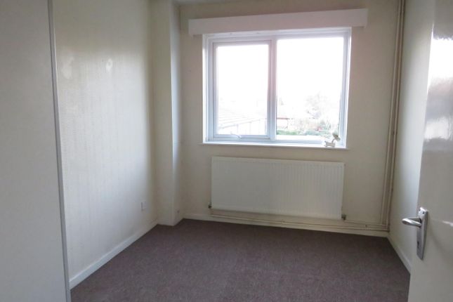 Flat to rent in Cliftonville Court, Abington, Northampton