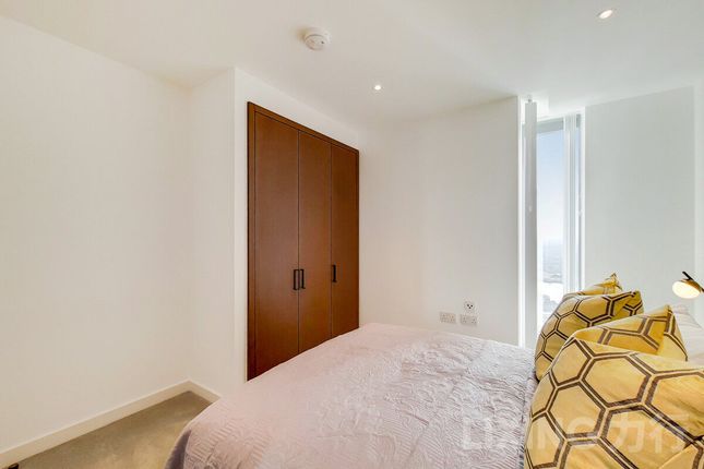 Flat for sale in Marsh Wall, Canary Wharf