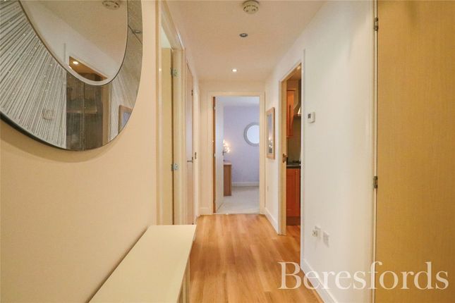 81, Wood Grove, Witham photo 2