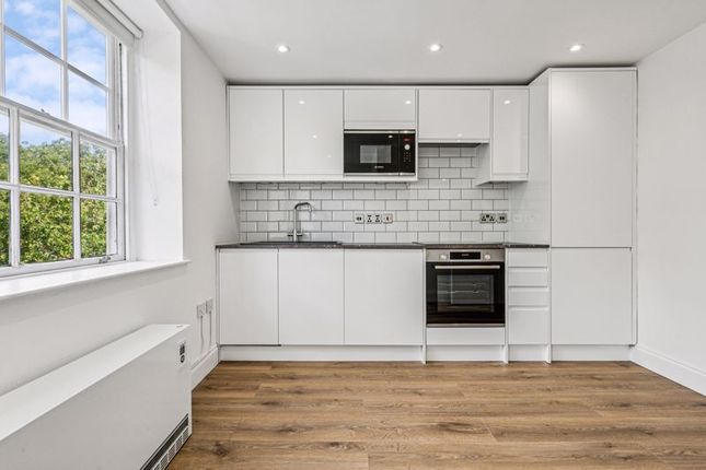 Flat 4, 61, Broadway, Stratford photo 2