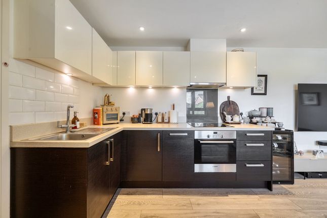 Flat 5, Lipton Court, 98, Brunswick Park Road, London photo 4