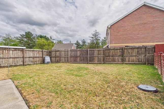 40 Pen-y-Parc, Ebbw Vale photo 4