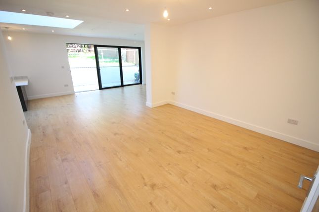 28, Donnington Road, Worcester Park photo 2