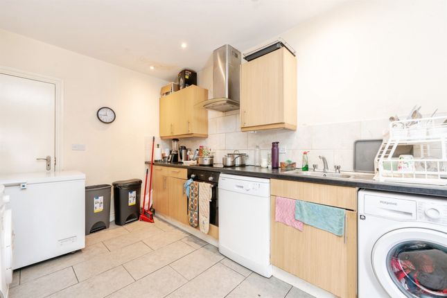 54, Churchill Avenue, Harrow photo 3