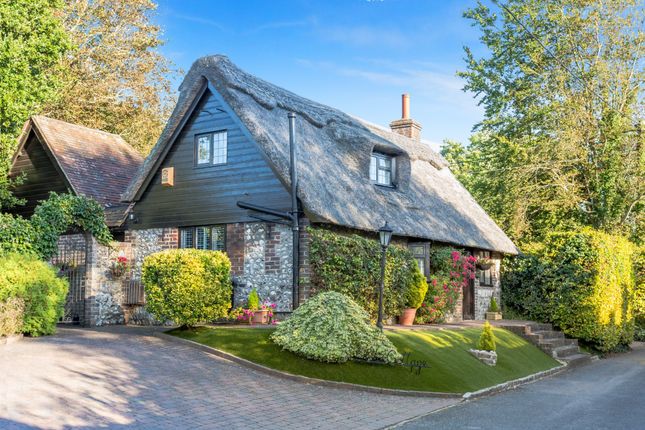 Thumbnail Cottage for sale in Hyde Street, Upper Beeding, Steyning