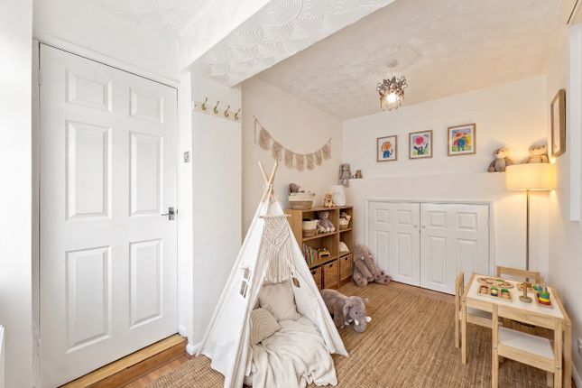 26, Glenrise Close, Cardiff photo 4