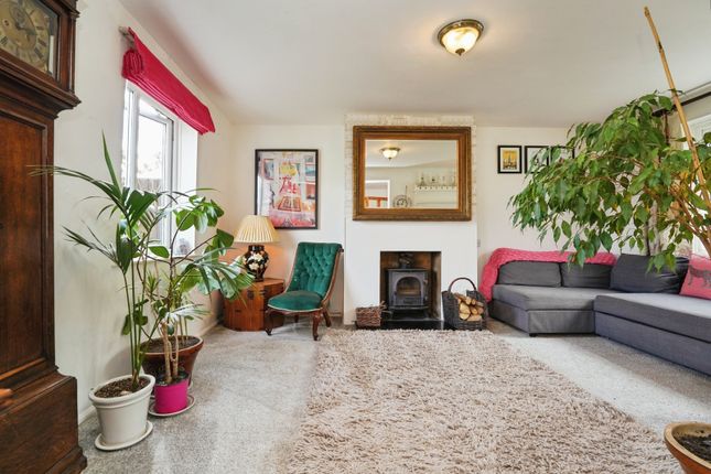 16, Fairmead, Dursley photo 3