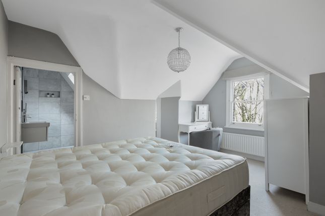 Flat 5, 9, Kingston Hill, Kingston Upon Thames photo 3