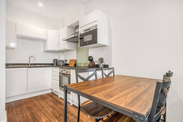 Studio to rent in Axis House, 242 Bath Road, Hayes, Greater London