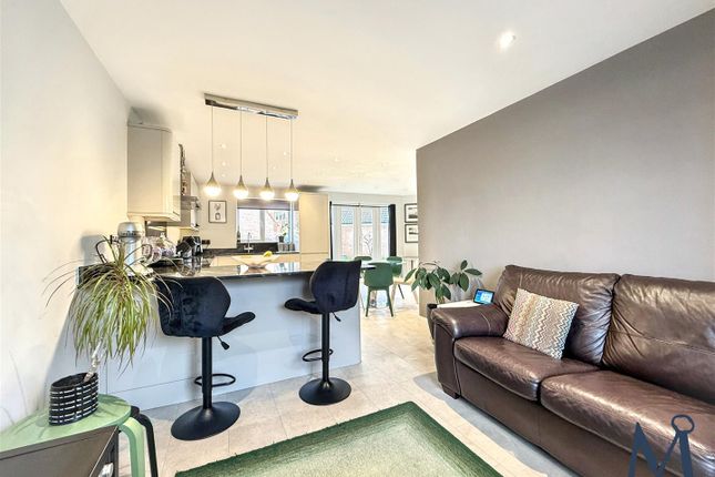 4, Clover Way, Leicester photo 4