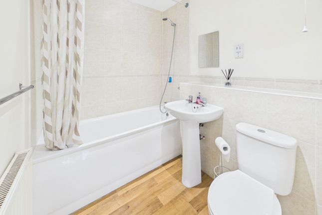Flat 5, Vincent Court, Ruislip photo 4