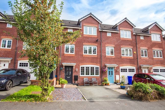 4 Bed Town House For Sale In Corbel Way Monton M30 Zoopla