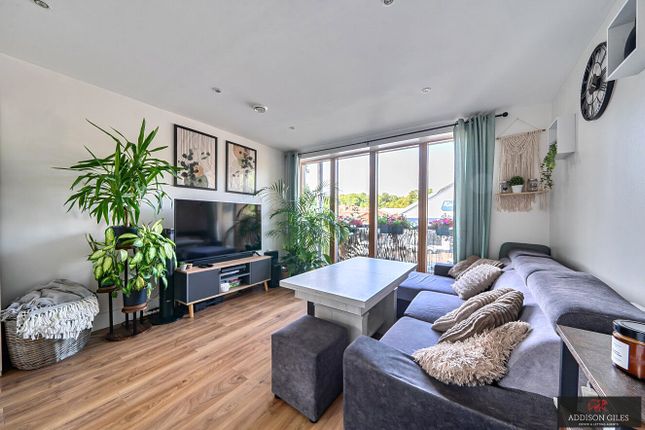 21 Ream Court,, Ryemead Boulevard, Buckinghamshire photo 2