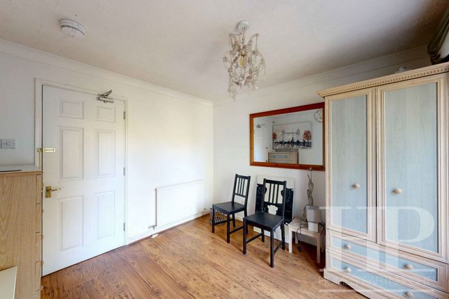 Room 1, 2 Franklin Road, Crawley photo 2