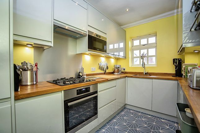 Flat for sale in Davy Court, Rochester, Kent