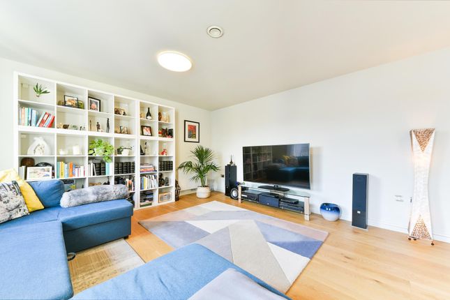 Flat 89 Isambard Court, Boaters Avenue, Brentford photo 3