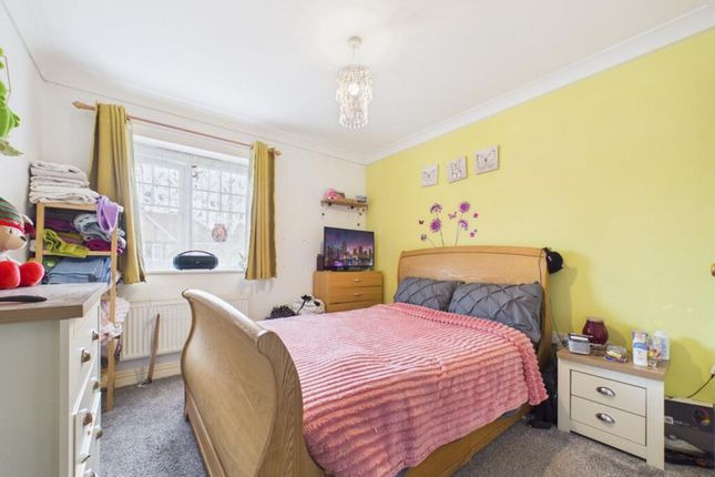 63 Ashdene Gardens, Reading photo 4