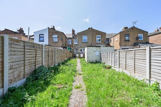 Dersingham Avenue, Manor Park photo 4