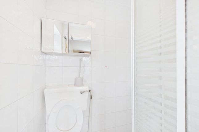 Room 8, 24, Albert Street, Slough photo 2