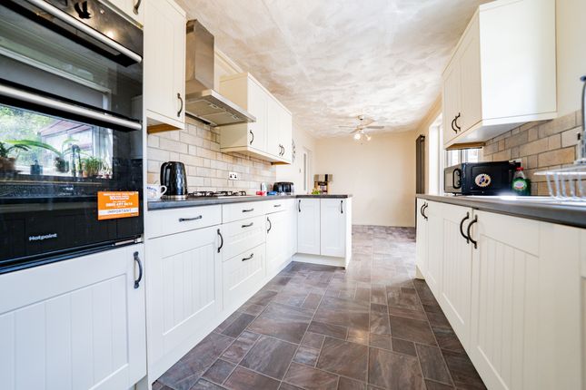 22 Holmwood Drive, Leicester photo 4