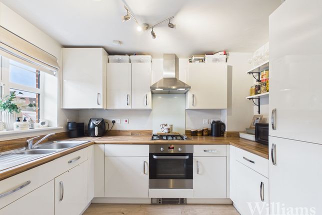 5 Apollo Close, Aylesbury photo 4