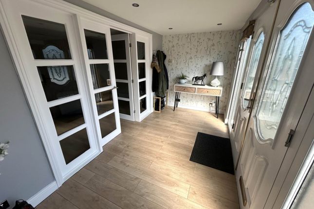 14, Totnes Avenue, Oldham photo 3
