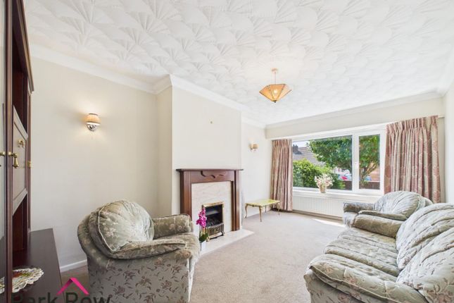 8, Wolsey Croft, Leeds photo 3