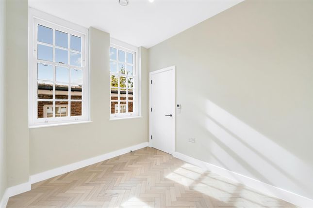 19, Alexandra House, Oldham Terrace, London photo 4