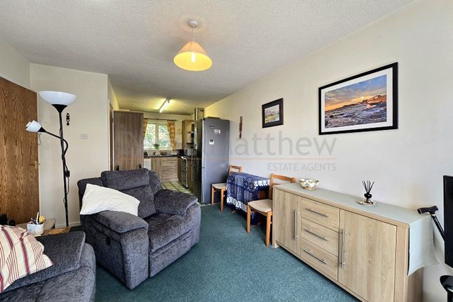 3 The Flats Haywain Court, Bridgend, Bridgend photo 4