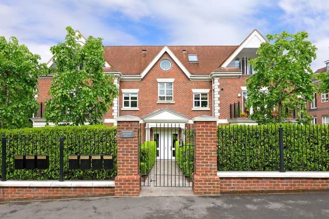 Flat for sale in Cross Road, Sunningdale, Ascot