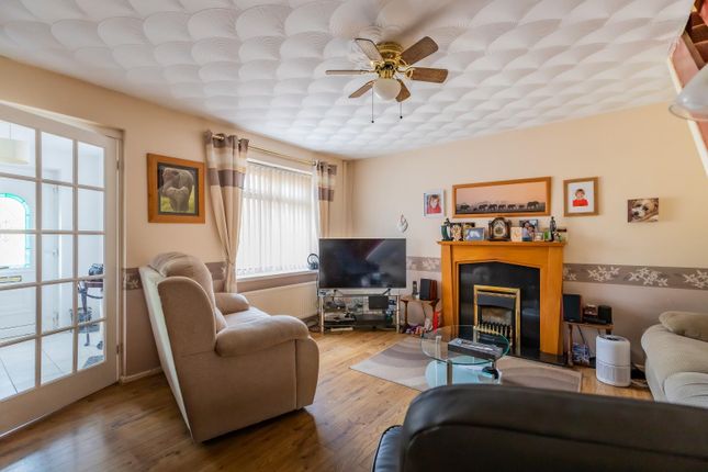 43, Cosmeston Drive, Penarth photo 3