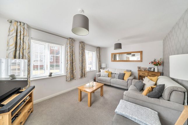 16, Lancelot Drive, Somerset photo 3