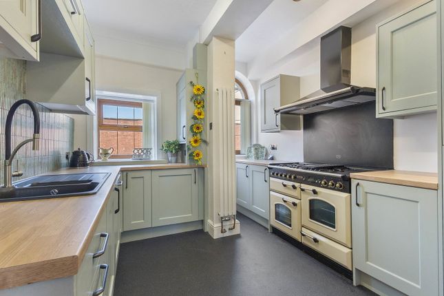 2, Willow Lane, Pontefract photo 4