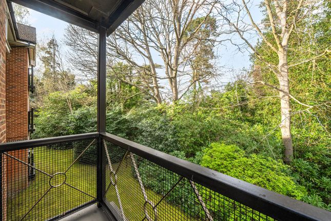 5, Masefield Gardens, Crowthorne photo 2