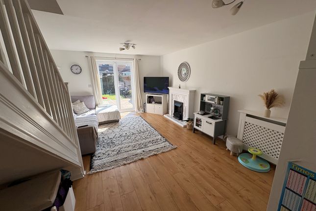 2-bed house on 11, Hook Close, Nottingham, £1,100/mo