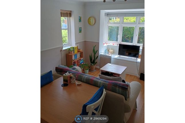 Devoil Close, Burpham, Guildford photo 2