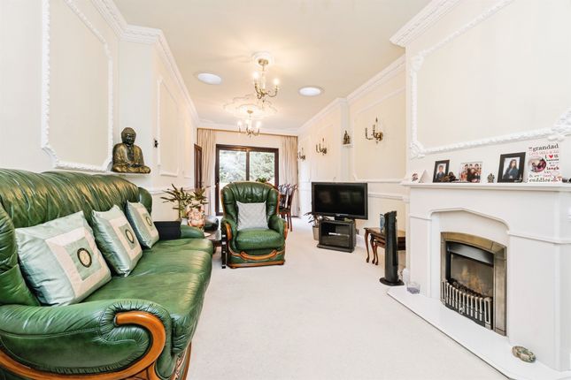 80, Cambridge Avenue, Romford photo 4