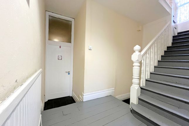 2, Satanita Road, Westcliff-on-Sea photo 2