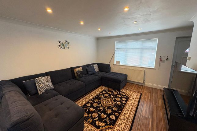 69, Rowhill Avenue, Aldershot photo 3