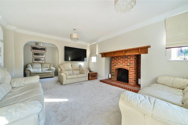 1, Home Close, Surrey photo 2