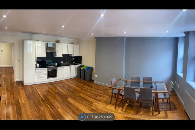 Living Room &amp; Open Plan Kitchen